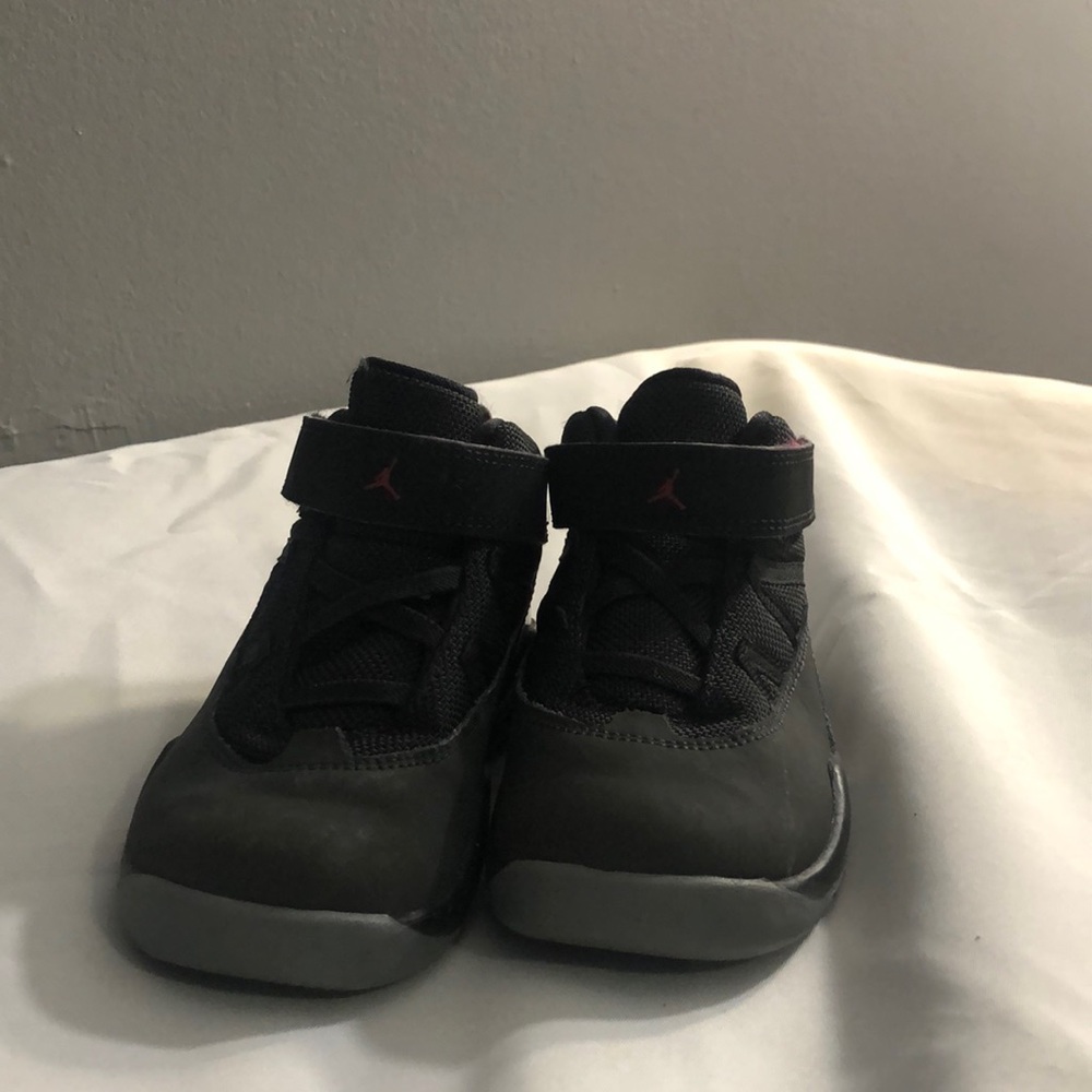 Jordan sneakers size toddler 8.5 C